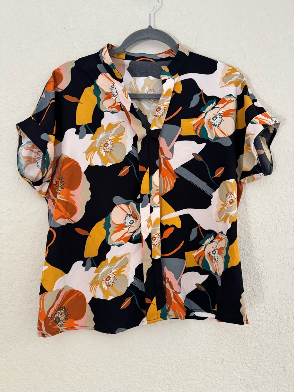 SHEIN floral split neck short sleeve blouse - size M - EUC (like new)!